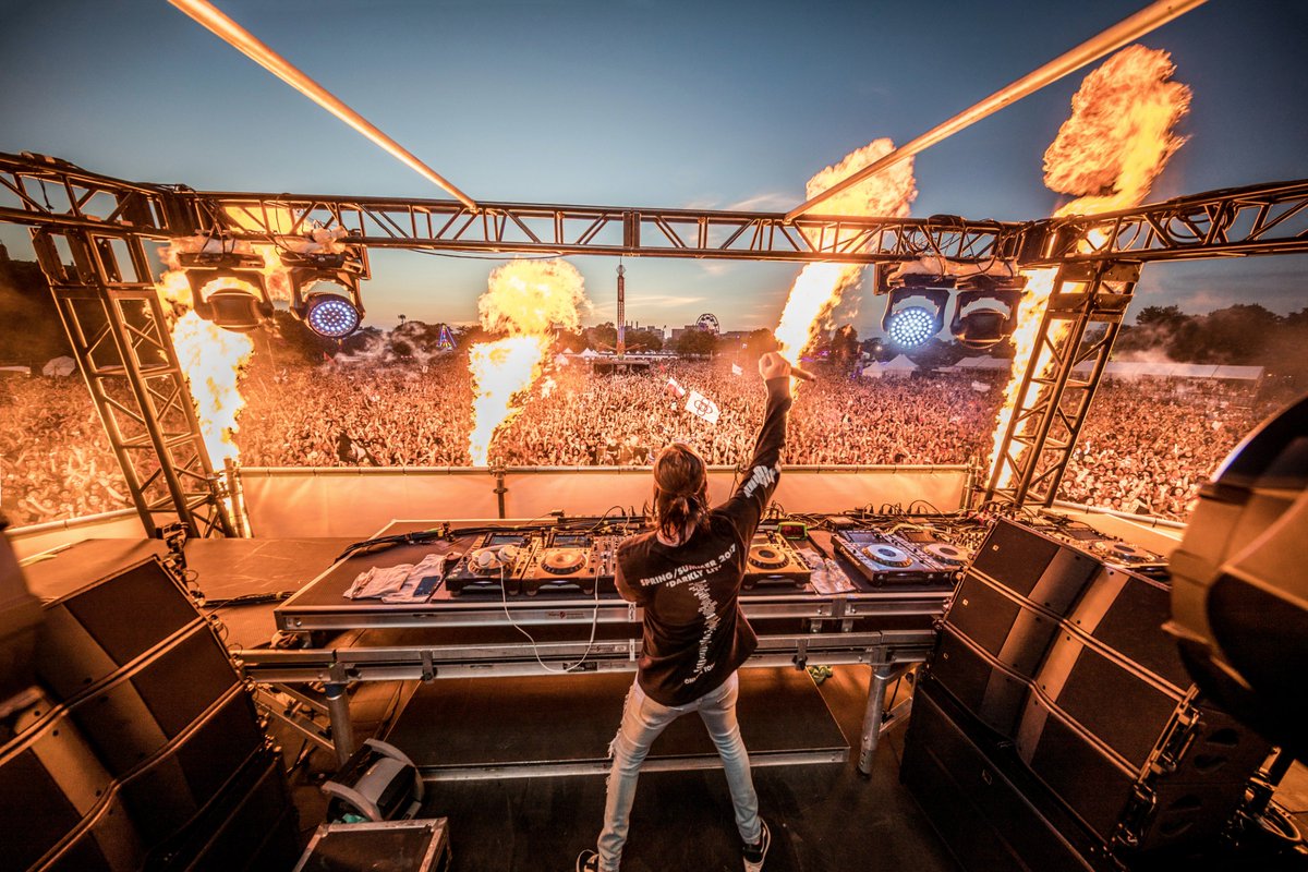 C H I C A G O https://t.co/CVZT7vNRcU