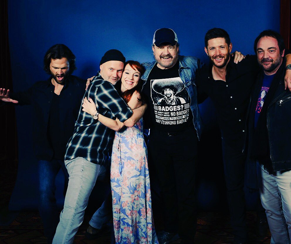 RuthieConnell's tweet photo. Think  @jarpad is about to spank @chrisschmelke 'a asse... why not? Thank you #spnfamily #spnphx ❤️@jumblejim @JensenAckles @Mark_Sheppard 😘 https://t.co/Tqhi9YhnxK