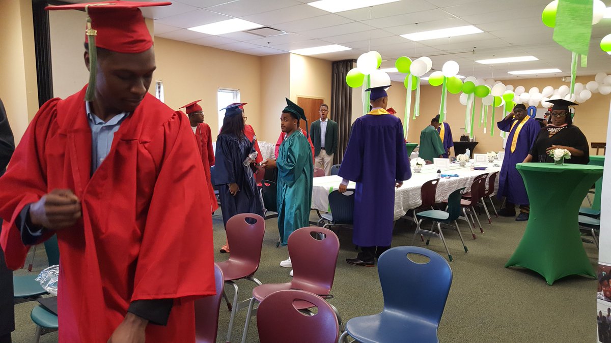 jasdestiny's tweet photo. #PhillipsTempleCMEGradSunday #GradSunday #Dayton https://t.co/WHybNiRy4H