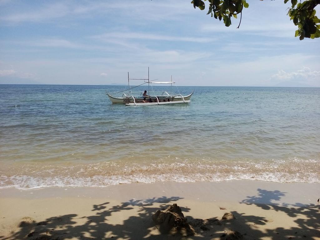 AsianRules's tweet photo. Calatagan beach #IvorybeachResort #batangas #Beachlife #Summer #Philippines ⛅🍃🌅🌊🌊🌊 https://t.co/UGQy3Zz9DF