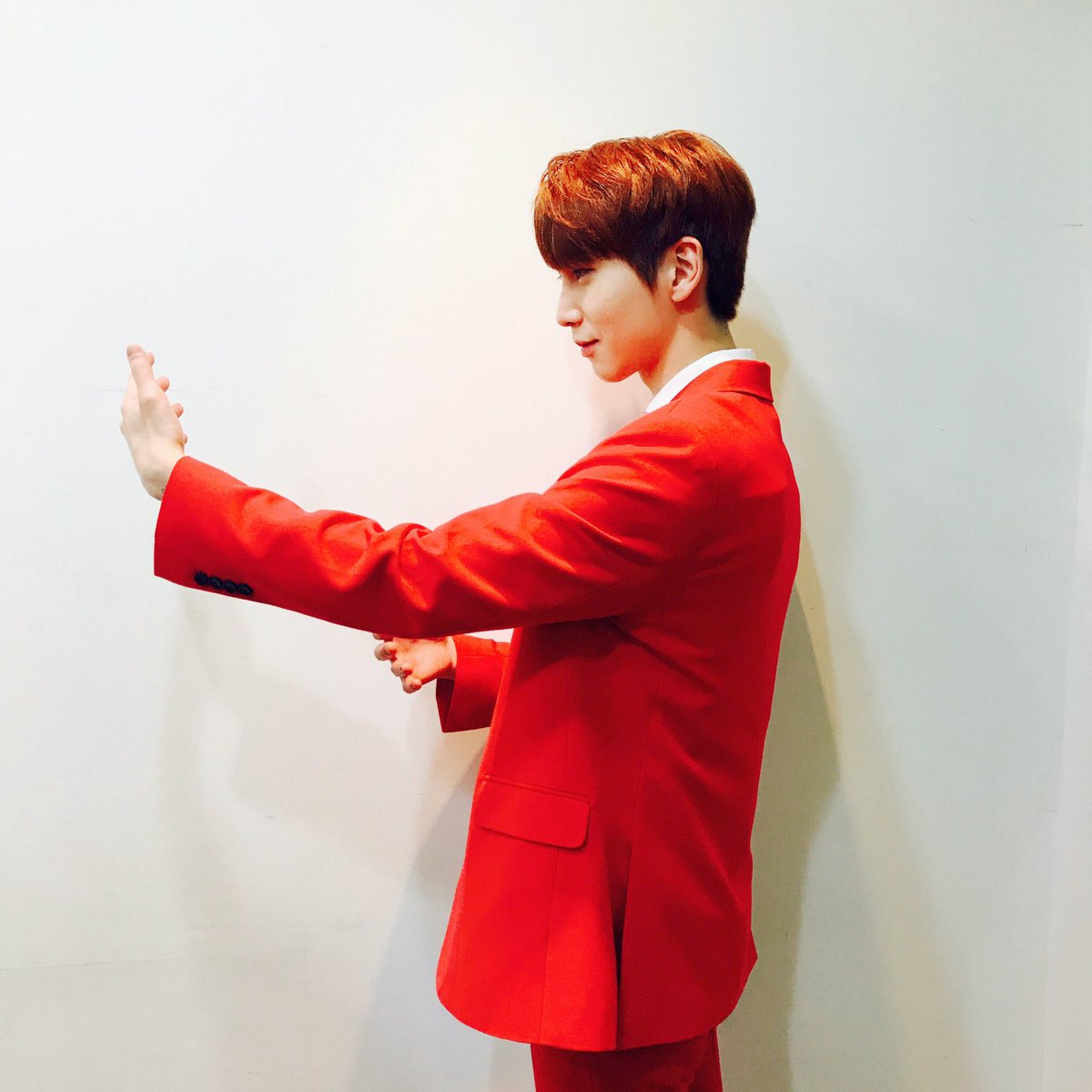 CUBE_PTG's tweet photo. 오늘은 마지막 G day!
📷📸📷📸📷📸
[#펜타곤's #트윈룩]
뮤비 속 그 의상 🕴🏻🕴🏻
#홍석여원 #신원(#옌안) #유토키노
#TENTASTIC_Vol2 #G_day https://t.co/gr4TYX9HsR