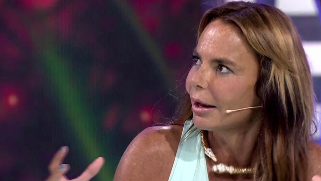 María Teresa Campos habla con Bigote Arrocet y le declara todo su amor, mientras que Sandra Barneda expulsa a Leticia Sabater del plató