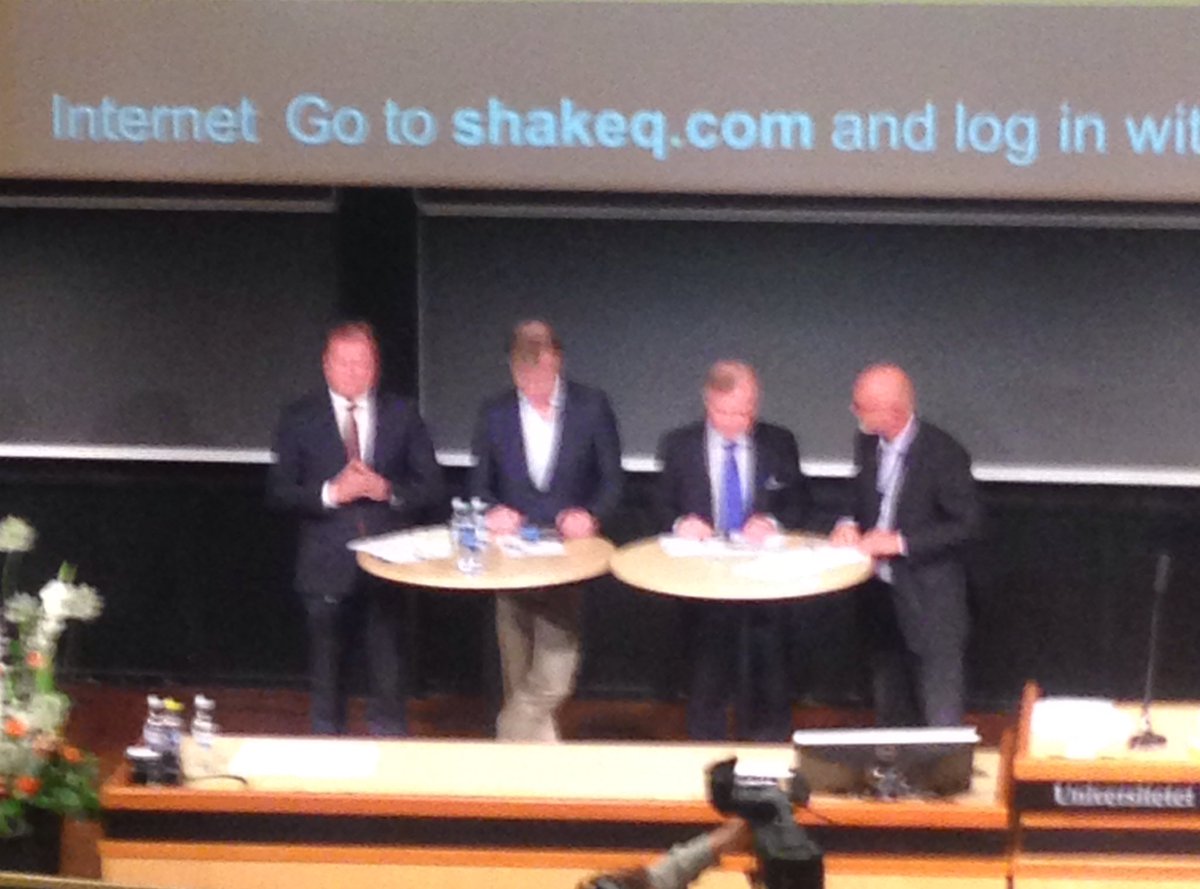 lillelorange's tweet photo. Paneldebatt. Rektor, Ottersen,UiO:Biblioteket må være en aktiv forvalter av kunnskap i framtida også#Virak2017 https://t.co/zpCc2RS8sH