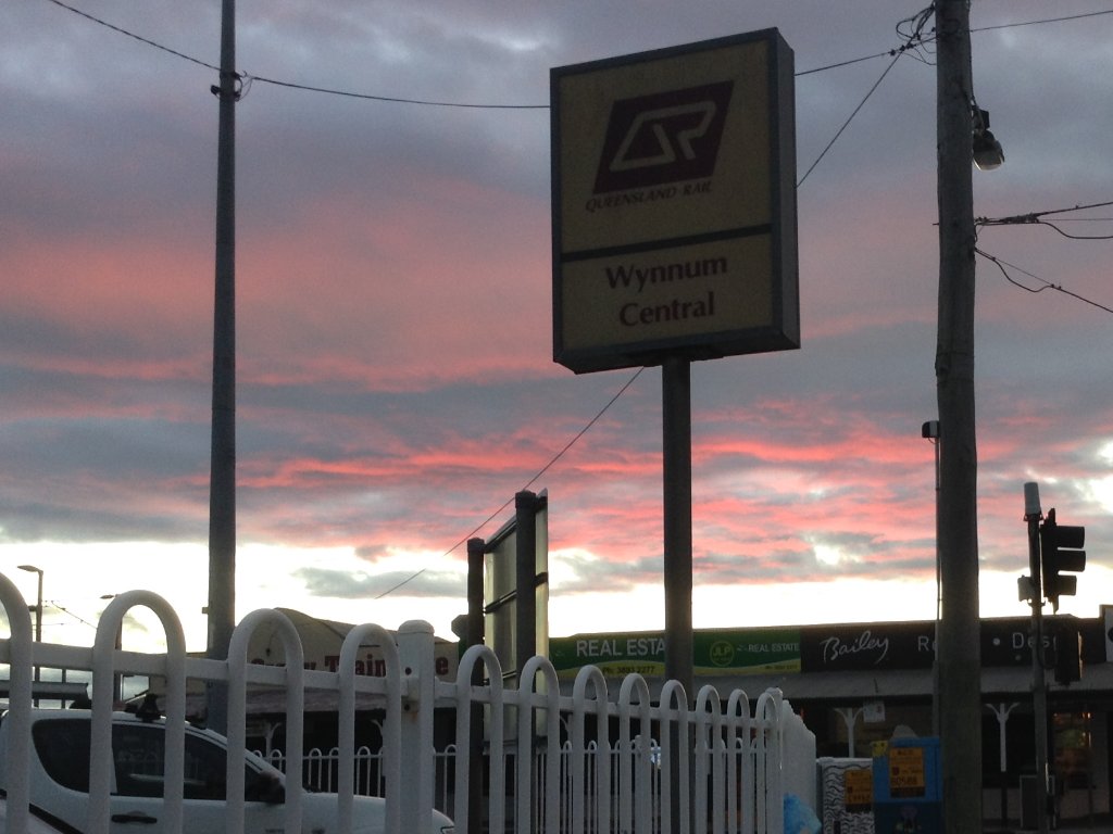 darthcaligula66's tweet photo. working on the #clevelandline today, and snapped these pics at #wynnumcentral #railwaystation on my way home. such a beautiful #sunset 🚂😃 https://t.co/b6YEBTiJIS