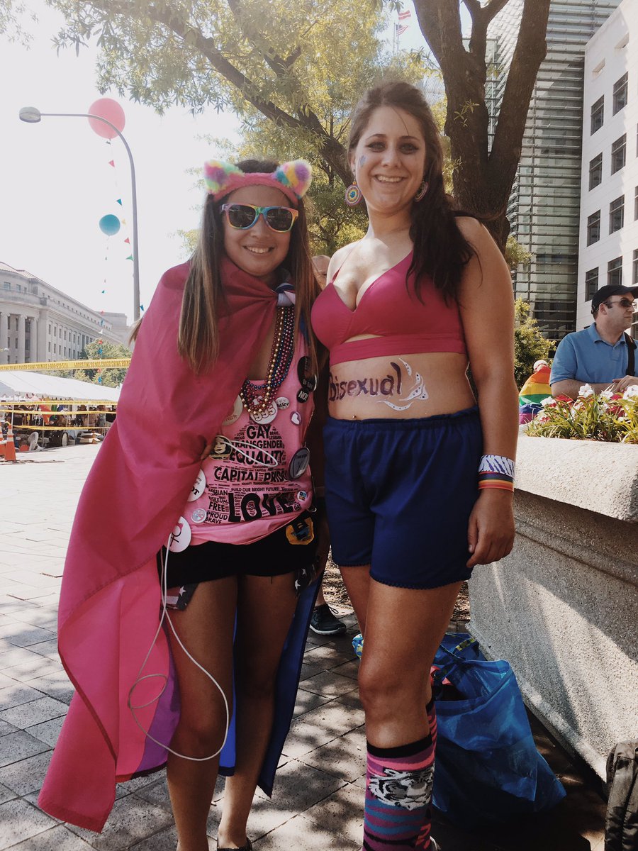 ShortyyKat_x3's tweet photo. Oh &amp; a lot of me bc , you know , im the shizz 😋 #lovemyself #loveisLOVE 💞 #pride2017 https://t.co/PXe9eyLtm6