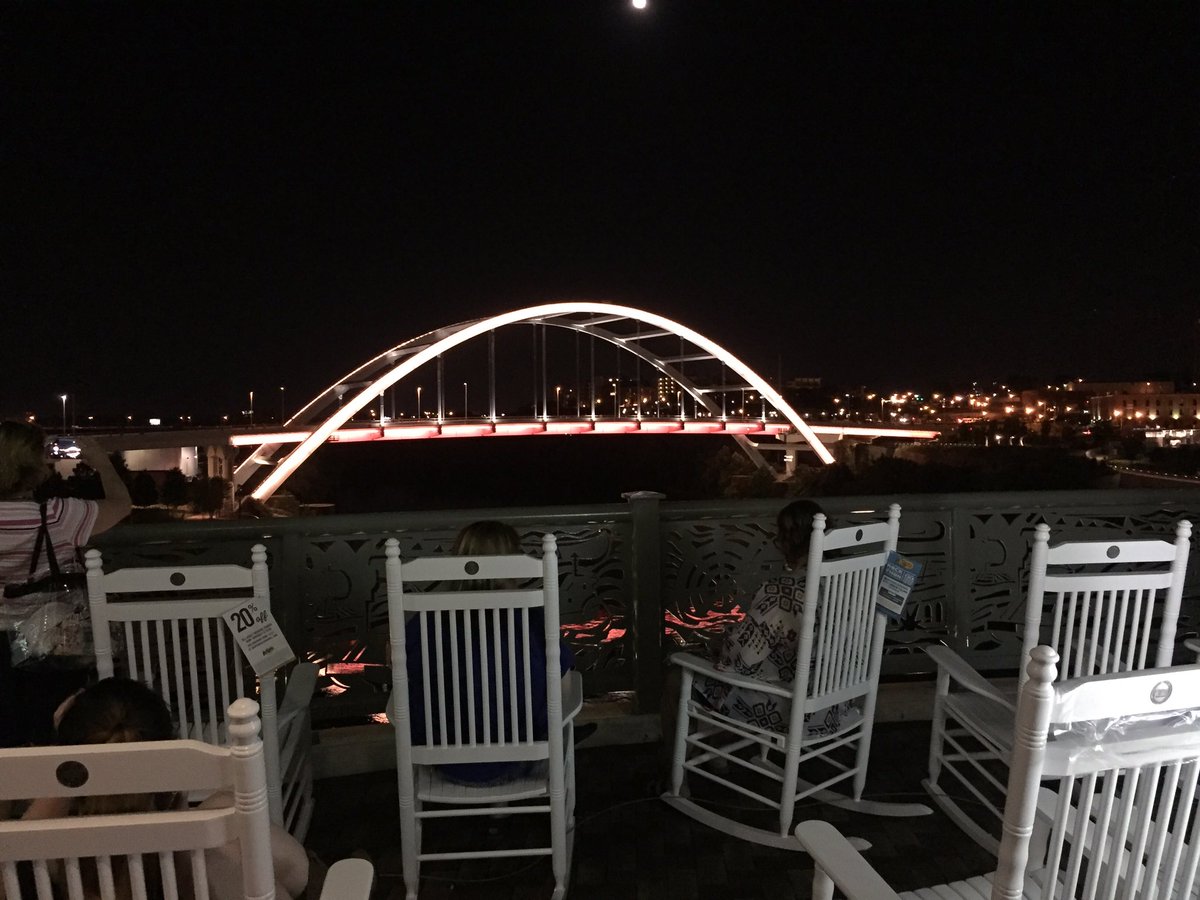 superdryseattle's tweet photo. #cbcontest #cbmusic a beautiful night in Nashville! https://t.co/VR3d1kxcid