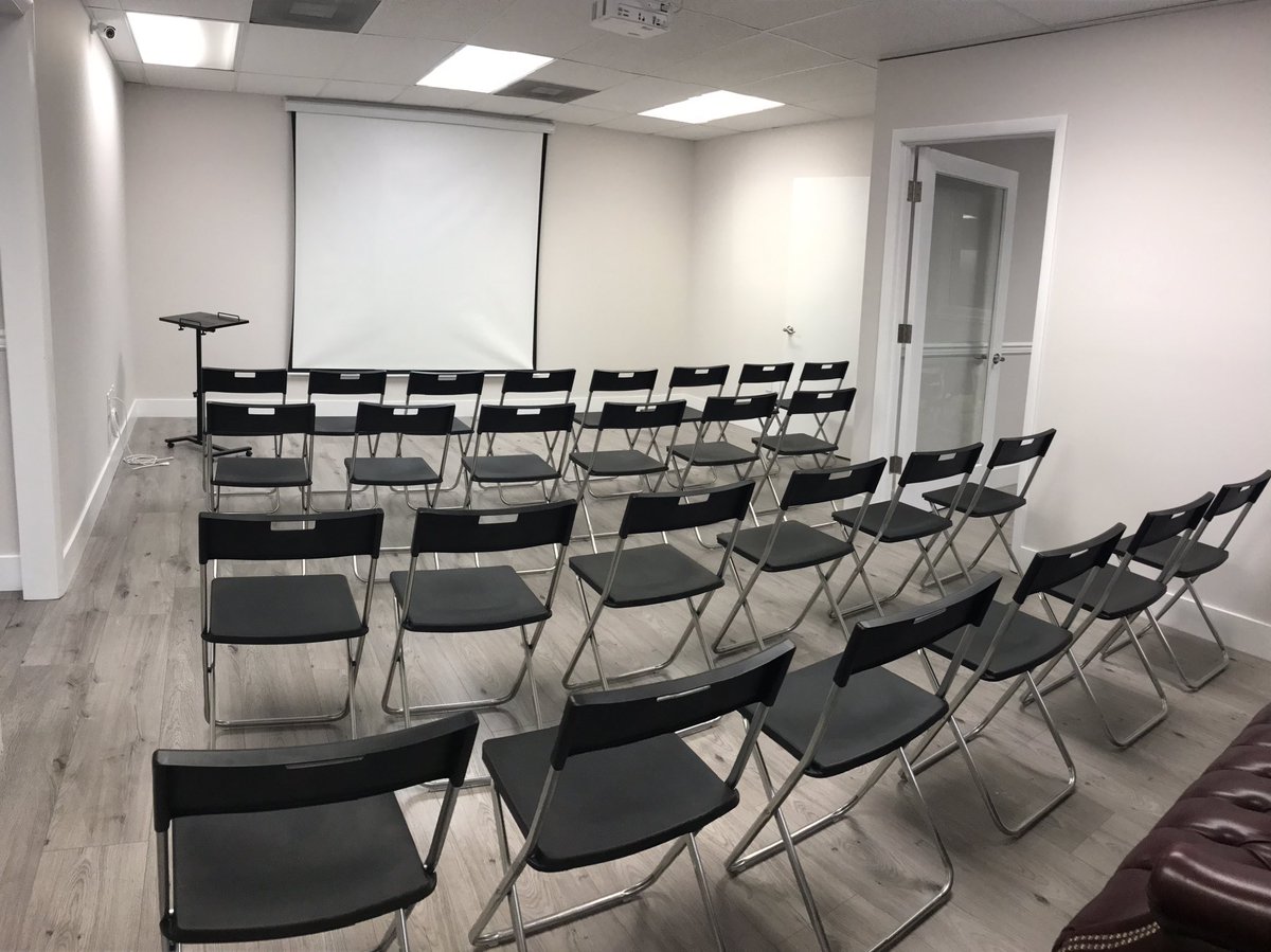 _FloridaRealty's tweet photo. #SocialMedia Bootcamp seminar hosted at our sunset office! 

#FloridaRealty #MiamiRealEstate #FloridaRealEstate #Realtor #RealtorLife https://t.co/HLqMJ8Fpvv
