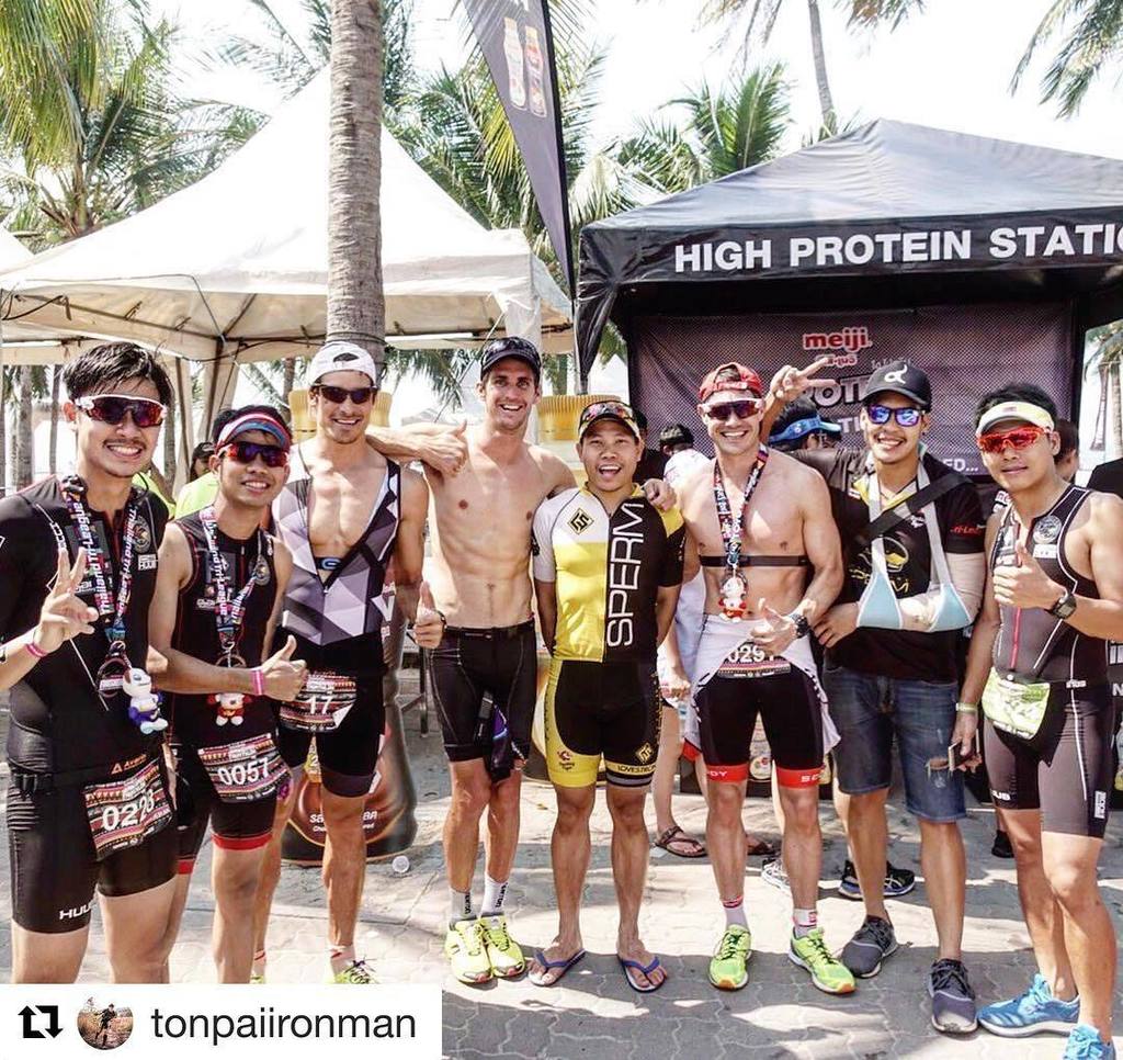 trinirvana's tweet photo. #Repost @tonpaiironman
・・・
กระทบไหล่นักไตรมืออาชีพ🏊🏼🚴🏼🏃🏻 #Teamsperm #SpermTriathlon #Lovestrong #Trinirvana #Thail… https://t.co/FHkrOOlVMF https://t.co/odlJxKsJr8