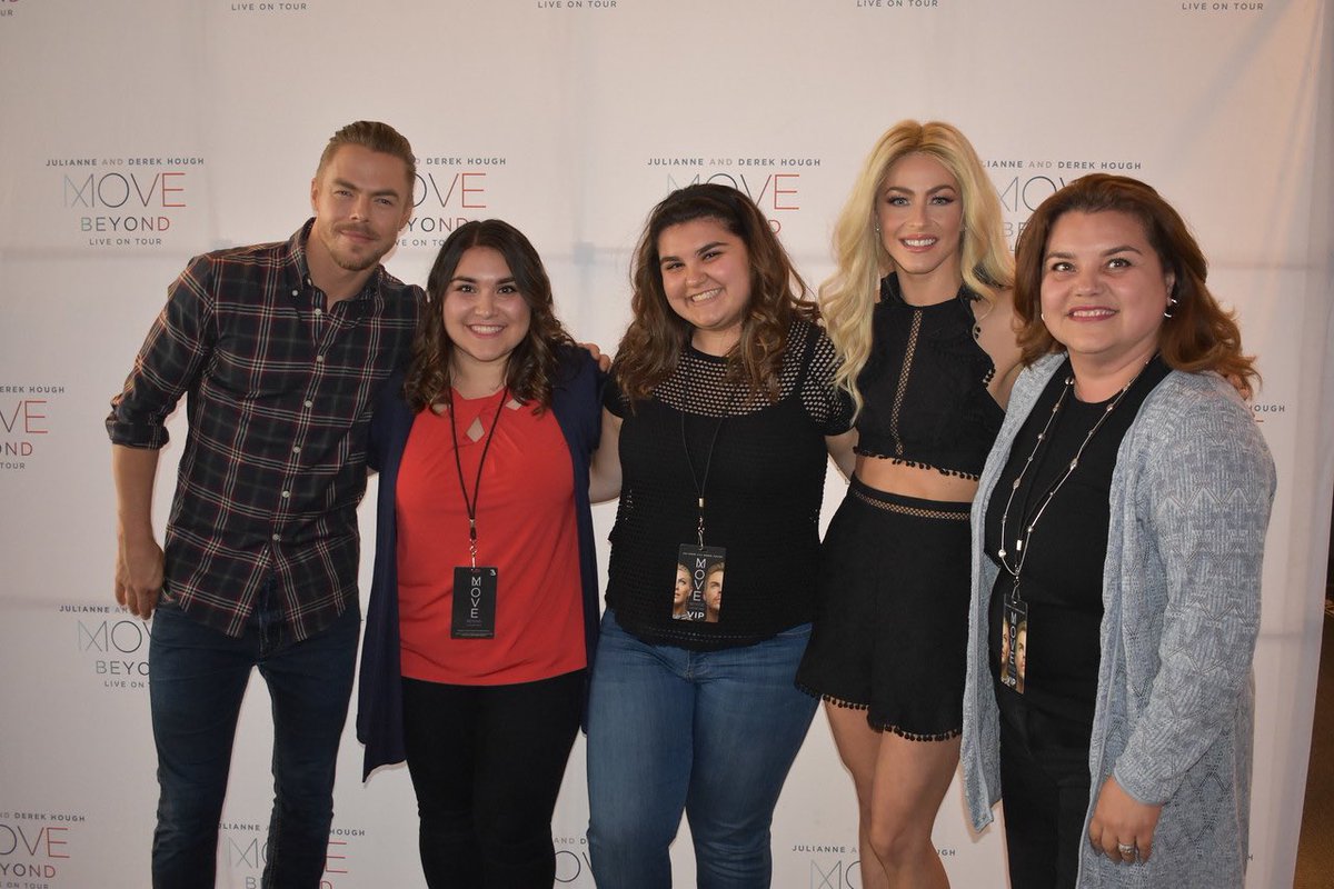 ayla_gol's tweet photo. ❤❤❤❤ #movebeyondliveontour https://t.co/WdfA0WhOAl
