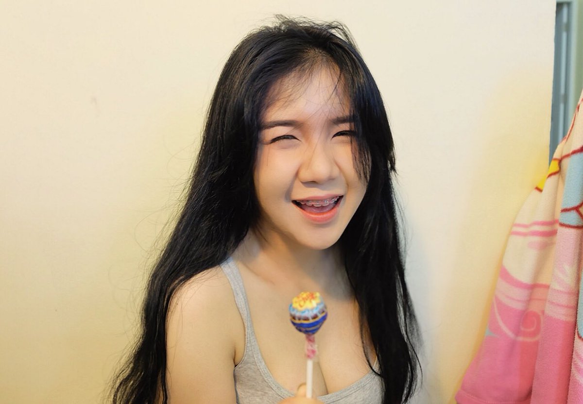 NNammauy's tweet photo. หวานกว่าอม��ิ้มก็รอยยิ้มเราไงแก☺️😋😜💕#แคปชั่นเสี่ยว#แคปชั่นเด็ด#แคปชั่นอ่อย https://t.co/wuWRXxEhzE