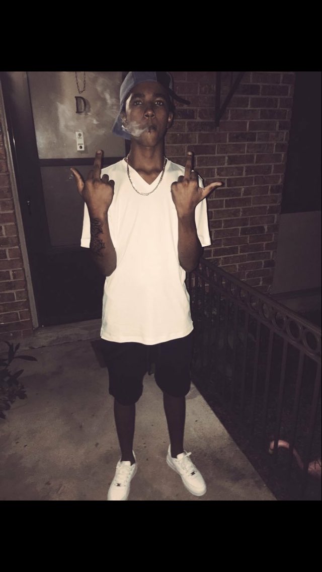 DukeGangBBLoaf's tweet photo. Happy bread day kid , keep doing what you doing , we gone hold you down for life, I love you Kidd ! #DUKEDALOAF 🅱️🅱️🍞🦍 https://t.co/VnPT5BAZ3j