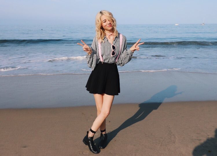 "That's pretty neat"
Hey I'm Amy 👽

✨Ships w/ Chem ✨

RT cause.. why not