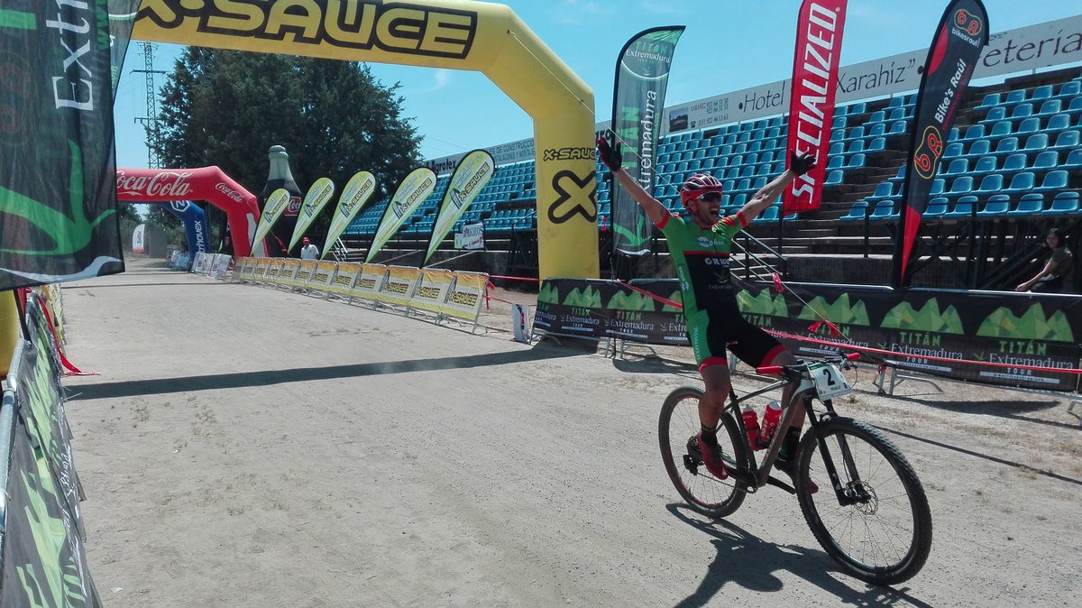 <a href="/AlbertoTrujill7/">Alberto Trujillo</a> Otra imagen de la entrada en meta