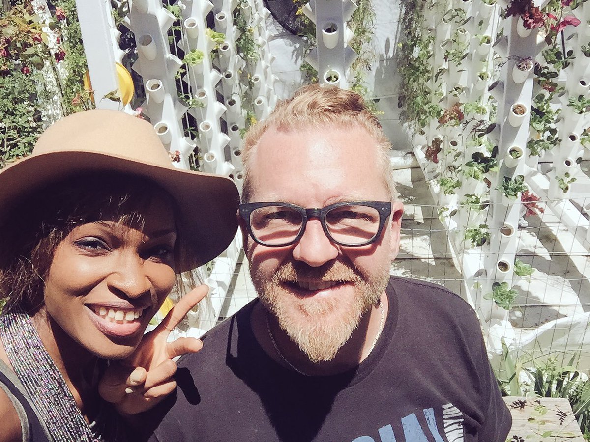 RunoOkiomah's tweet photo. 🌺Great weekend @OaktownFarms #Sustainability #VerticalGarden #LocalFood #WelcomeToTheFuture ✨ https://t.co/KIFK8VCskg