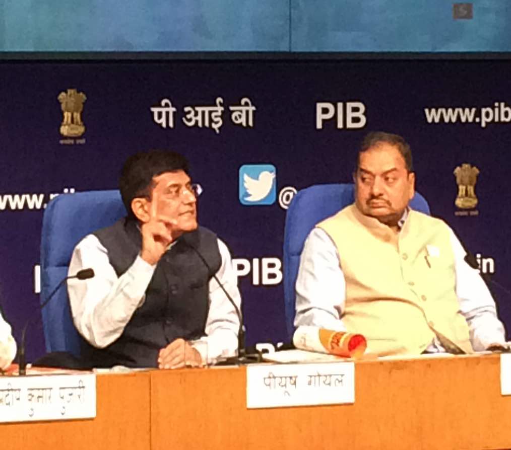 PIBHindi's tweet image. लाइव : विद्युत ट्रांसमिशन क्षमता में काफी वृद्धि हुई है: : केंद्रीय मंत्री @PiyushGoyal #OneNationOneGrid
youtu.be/YlTrhXY9guc