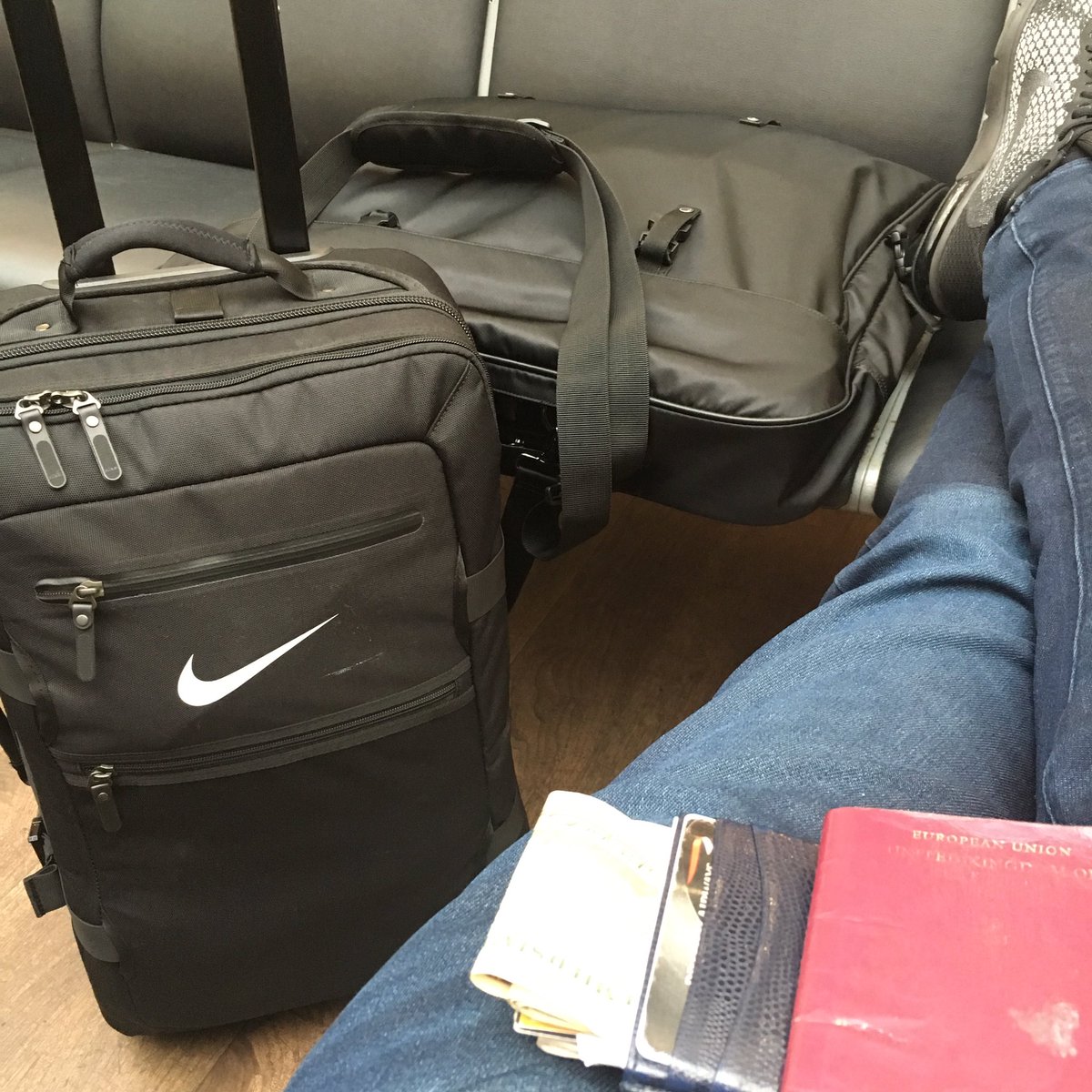 PaulMac69's tweet photo. Next stop @usopengolf 🇺🇸 #handluggage #shorttrip #TerminalThree https://t.co/UD8hkqO8Io