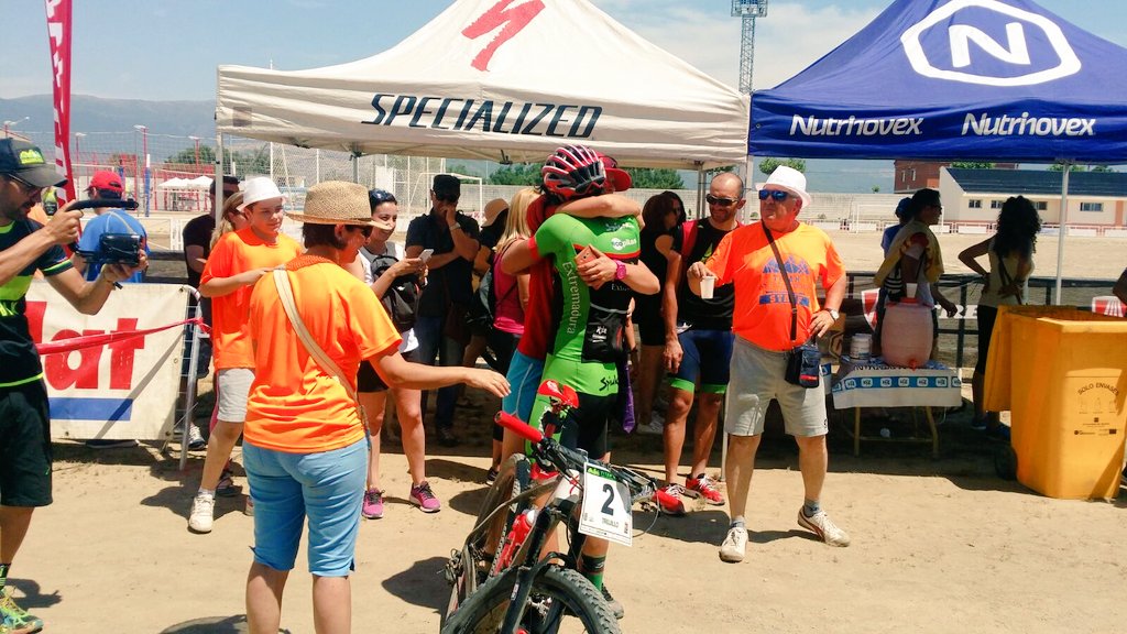 Momentos que no tienen precio..... Llegada meta y mi hermana siempre ahí....😍😍