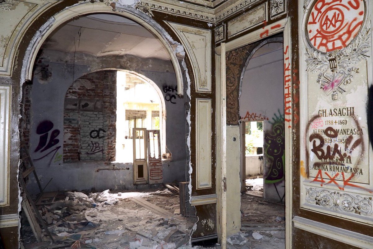 tonycarne3031's tweet photo. UrbanAdventures: RT danniellelily: New: An alternative way to #ExperienceBucharest and its fragmented past … https://t.co/Q2fuiabGvQ