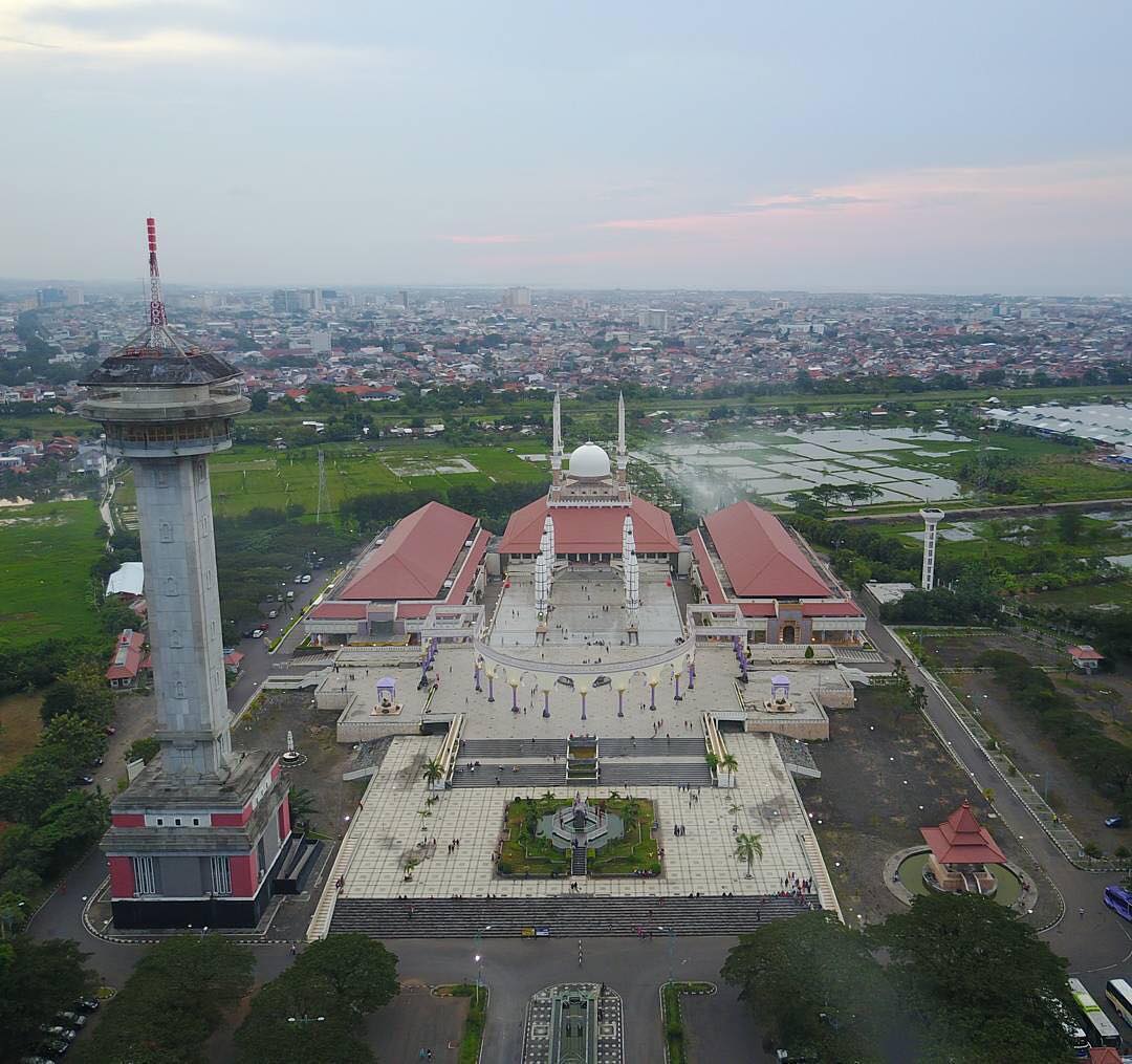 infosemarang24's tweet photo. Yuuuk jalan-jalan ke SEMARANG City..!!! https://t.co/FJaGwPWJaU