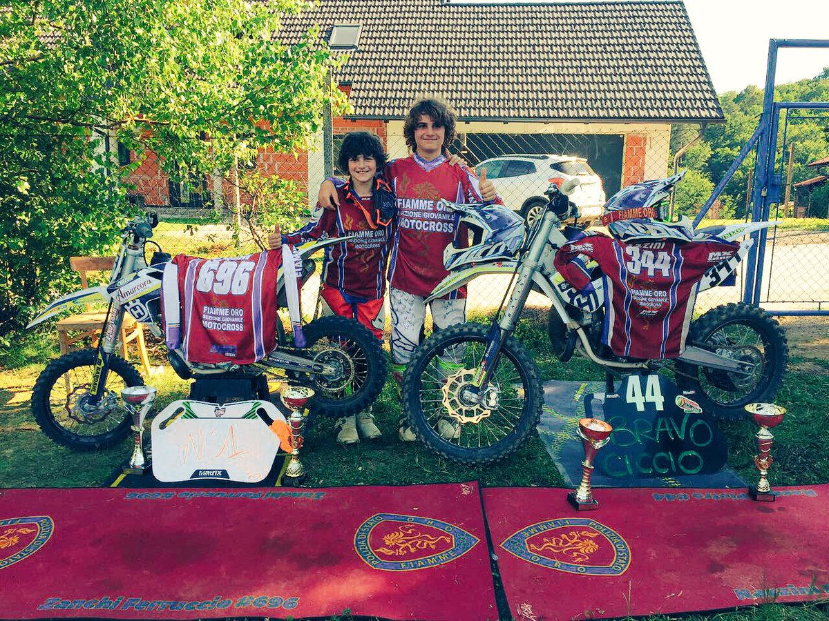 1ª missione compiuta #ZanchiFerruccio @razzini_pietro e RossiAndrea si sono qualificati per la finale EMXJ di Loket #FiammeOro <a href="/AirohHelmet/">Airoh</a>