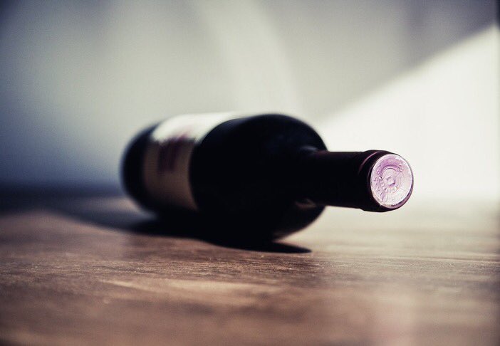 PostTrip's tweet photo. Les amateurs de vin ont bientôt RDV à @VINEXPO ! L'occasion de se faire livrer par un #PostTripeur de bonnes bouteilles ! (pas d'abus hein!) https://t.co/yufP5fWB75