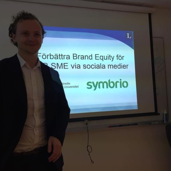 SymbrioAB's tweet photo. Vår grymma och duktige student Filip Martinelle presenterar sitt examensarbete om B2B och sociala medier.
#b2b #symbrio #socialamedier https://t.co/G0BLQmzcBa