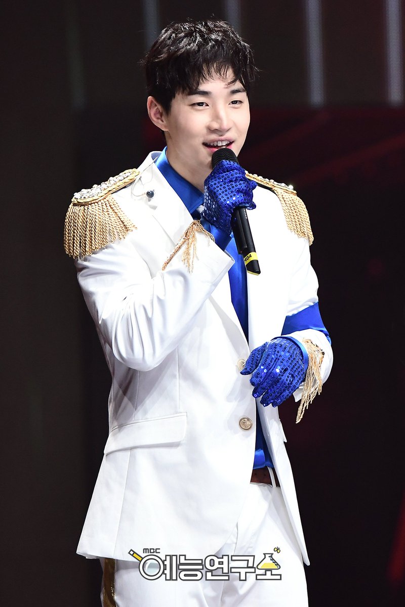 MBC_entertain's tweet photo. 헨뭉이 때문에 심장이 아픈데,,😢
흐잉,, 나 어떠카냐,,💕
#복면가왕 #화이트잭슨 #헨리 #Henry @henrylau89 https://t.co/dHcPHUmUrl