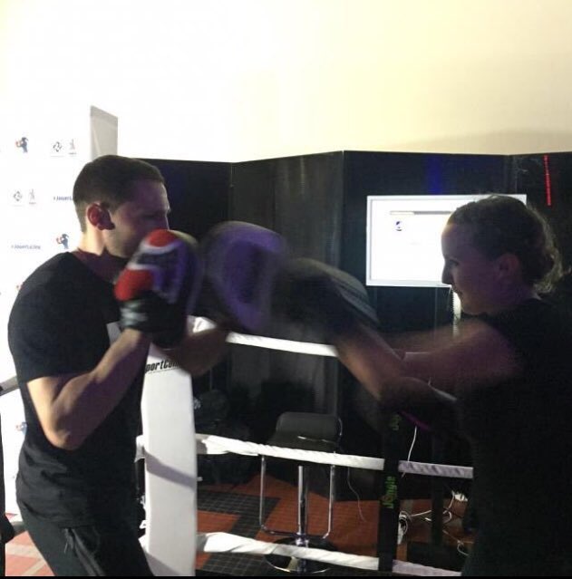 BoxerTracker's tweet photo. Animation boxe connectée lors du firboxing géant orgenisé par la @FondationFDJ @Paris2024 #boxingtracker #animation #standboxeconnectée https://t.co/bKUgwouo2n