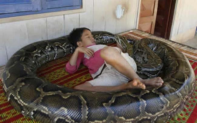 تخييل معي هالموقف تروح غرفتك اخر الليل وتنام وتصحى من النوم الصبح تلقي هذا عندك