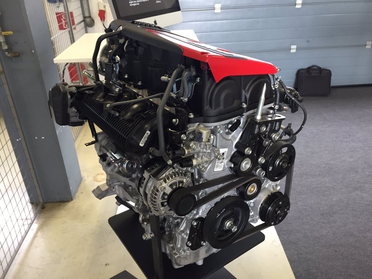 autobabbler's tweet photo. Something for the geeks...
#honda #Civic #TypeR #engines https://t.co/qsPnzroP6P