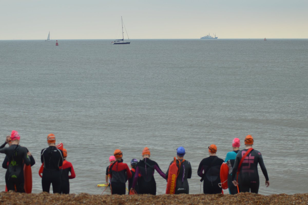ipswichLSC's tweet photo. Remember tonight is open water training in the 🌞at #Felixstowe for club members towards @Great_Swim 
Pizza 🍕 afterwards ! https://t.co/5DycUaiWHh