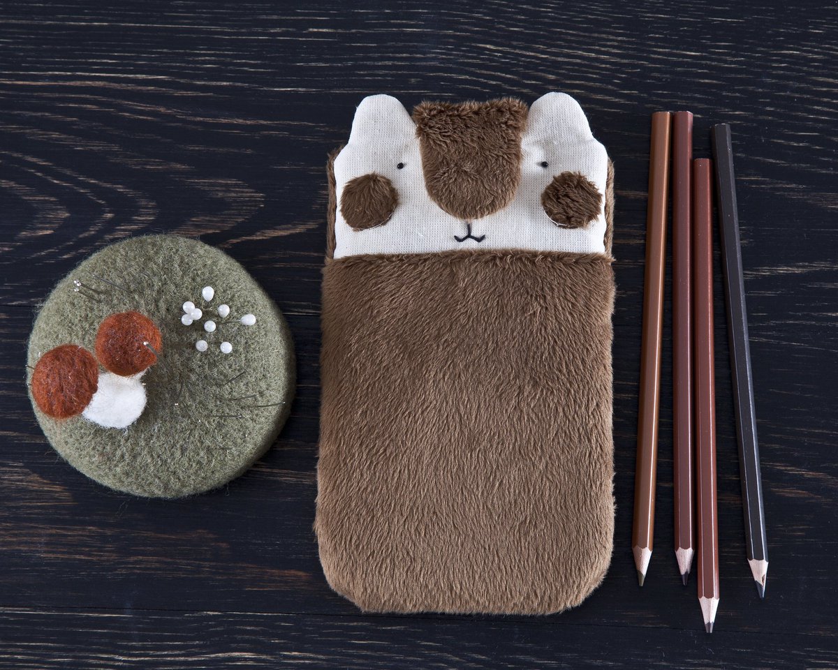 JuliWine's tweet photo. Bear phone sleeve 🐻😊 https://t.co/0SVyunMJ9P https://t.co/aaOGHPva4x