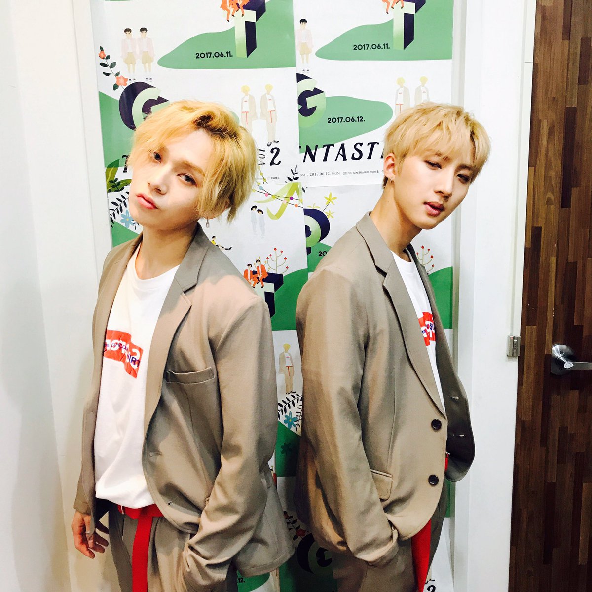 CUBE_PTG's tweet photo. 오늘은 마지막 G day!
📷📸📷📸📷📸
[#펜타곤's #트윈룩]
뮤비 속 그 의상 🕴🏻🕴🏻
#진호우석 #후이던
#TENTASTIC_Vol2 #G_day https://t.co/d4C3ZMZEqj