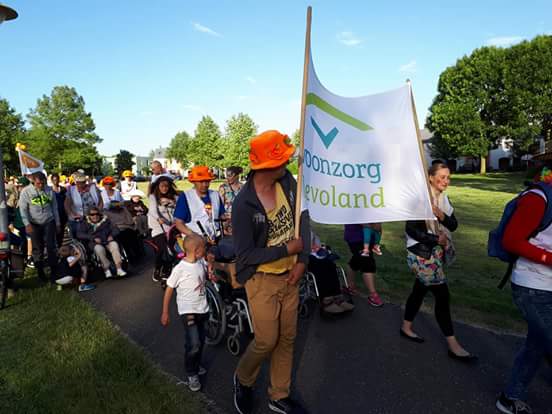 WZF_Activiteit's tweet photo. A4d was weer een groot succes! Niet achter de geraniums zitten maar de bloemetjes buiten zetten luidde het motto! #uiterton #hanzeborg https://t.co/PU4n6NMF4m