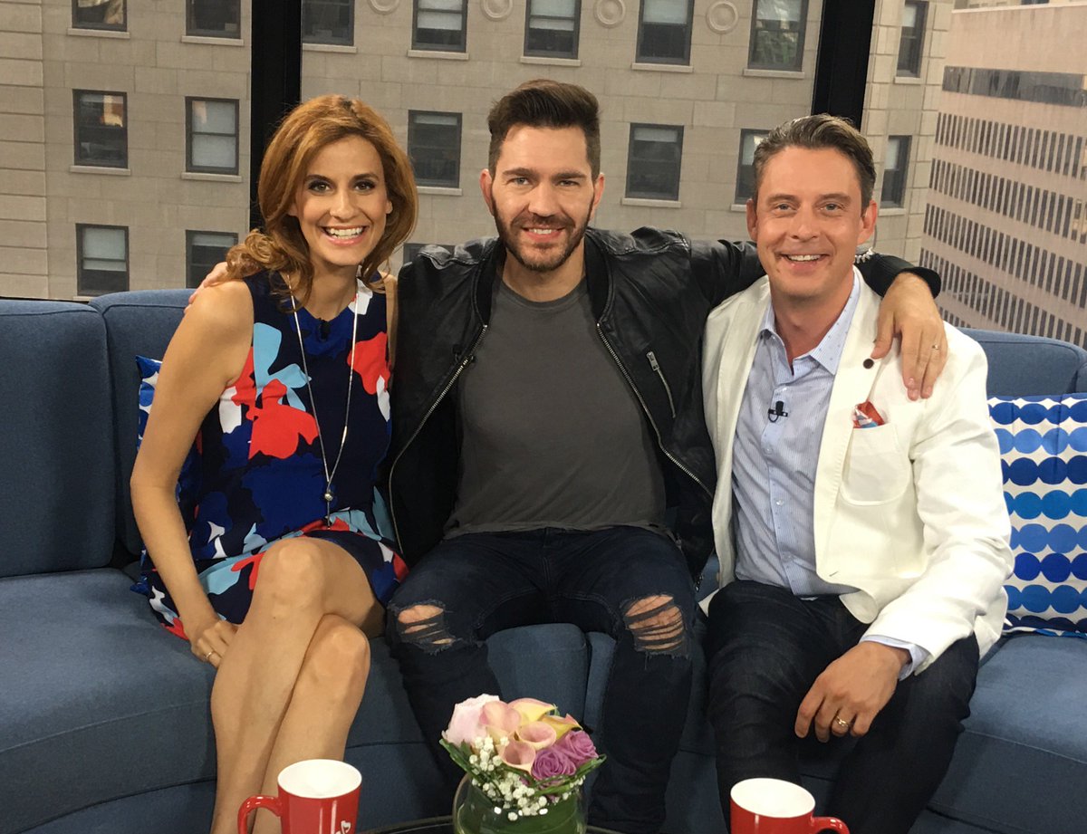 Thanks for stopping by @andygrammer and have a great show tonight @ICRFMTL https://t.co/KokCKAL97O