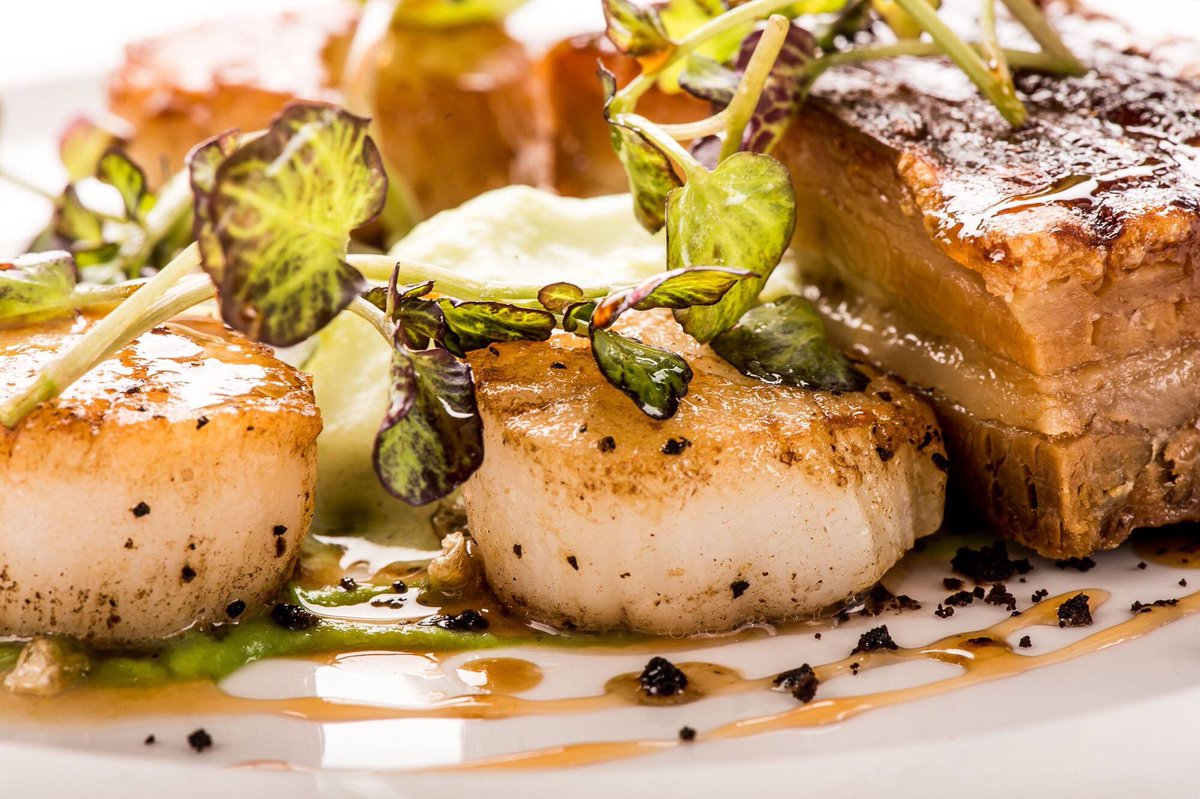 Kitchen_CUT's tweet photo. RT Pork, scallops, cider lovely pic from Peter duce @clavelshaybarn via @oliviercertain https://t.co/v3rAr9aGwM