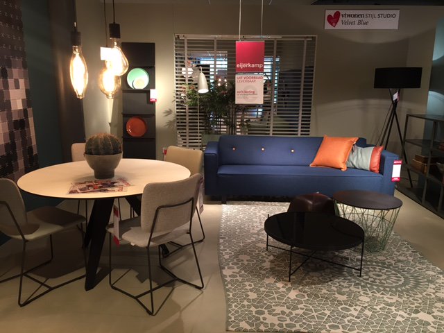 Een stijlvolle <a href="/vtwonen/">vtwonen</a> studio met een hoofdrol voor de koninklijk blauwe Odin bit.ly/2iIsXlh #bertplantagie #dutchdesign #odin