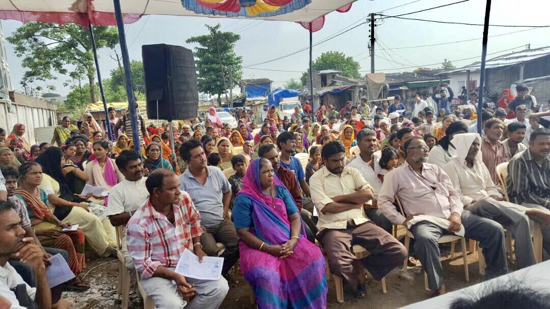 piyushdesaibjp's tweet photo. पंडित दीनदयालजी शताब्दी वर्ष पर नवसारी में प्रधानमंत्री आवास योजना निमित समारंभ. @narendramodi #3yearsofModigovernment #3YearsOfModiGovt https://t.co/oHaCjuo9vd