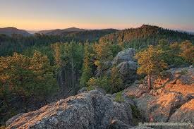 JustMagsMags's tweet photo. #Posse #Fold #MathiasMonday #McClarnonMonday Good morning from the Black Hills of SD. Wishing you all a beautiful day βοΈπ¦β€οΈ https://t.co/m6ZZ4Br6I2