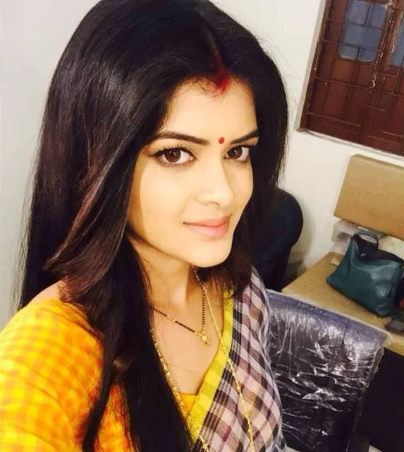 madhumita__fc's tweet photo. Obshore #Emon #KusumDola set a! 💛✨
#MadhumitaChakraborty #MadhumitaFC https://t.co/2hnmkq5jzH