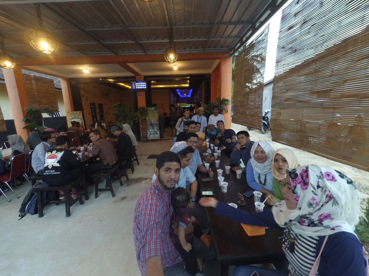 Bukber nya <a href="/Madrid_IndoPPU/">Peña RM de Indo PPU</a> #latepost #bukberprmi #vamosprmi 
Cc:<a href="/Madrid_Indo/">Peña Real Madrid de Indonesia</a>