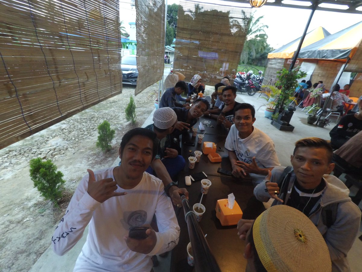 Bukber <a href="/Madrid_IndoPPU/">Peña RM de Indo PPU</a> #latepost #bukberprmi #vamosprmi
Cc:<a href="/Madrid_Indo/">Peña Real Madrid de Indonesia</a>