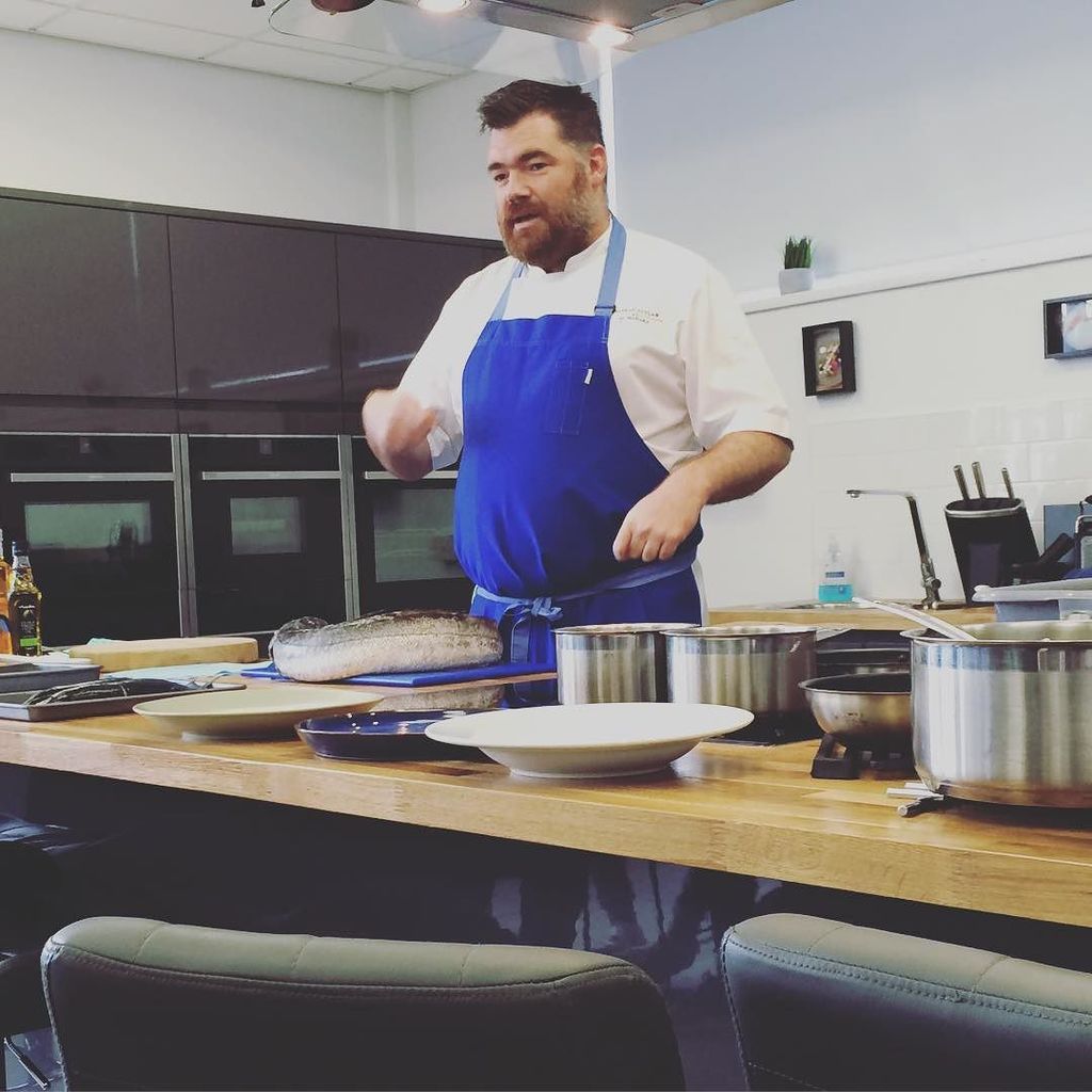 We are very privileged to be watching a live demo from Nathan Outlaw ahead of the Young Seafood Chef of the year c… ift.tt/2skn1o6