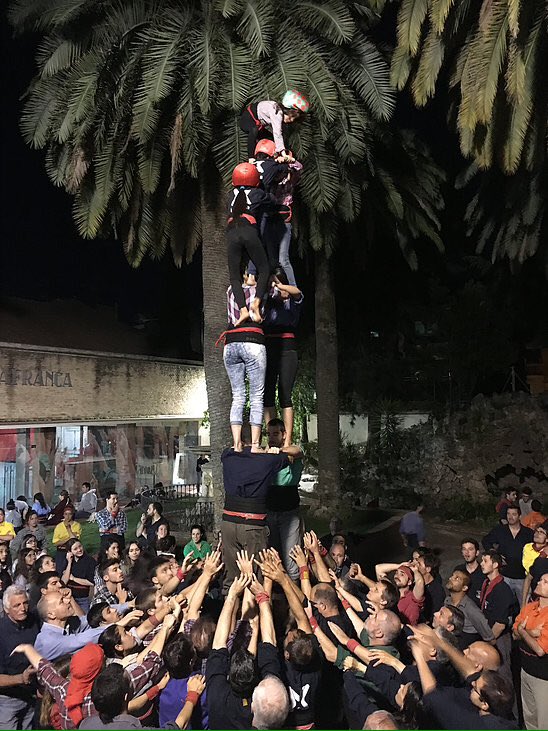 ViaBabel's tweet image. Más de doscientos años de historia respaldan a los castellers de Cataluña. Conoce aquí los orígenes de esta práctica viababelblog.wixsite.com/viababel/singl…