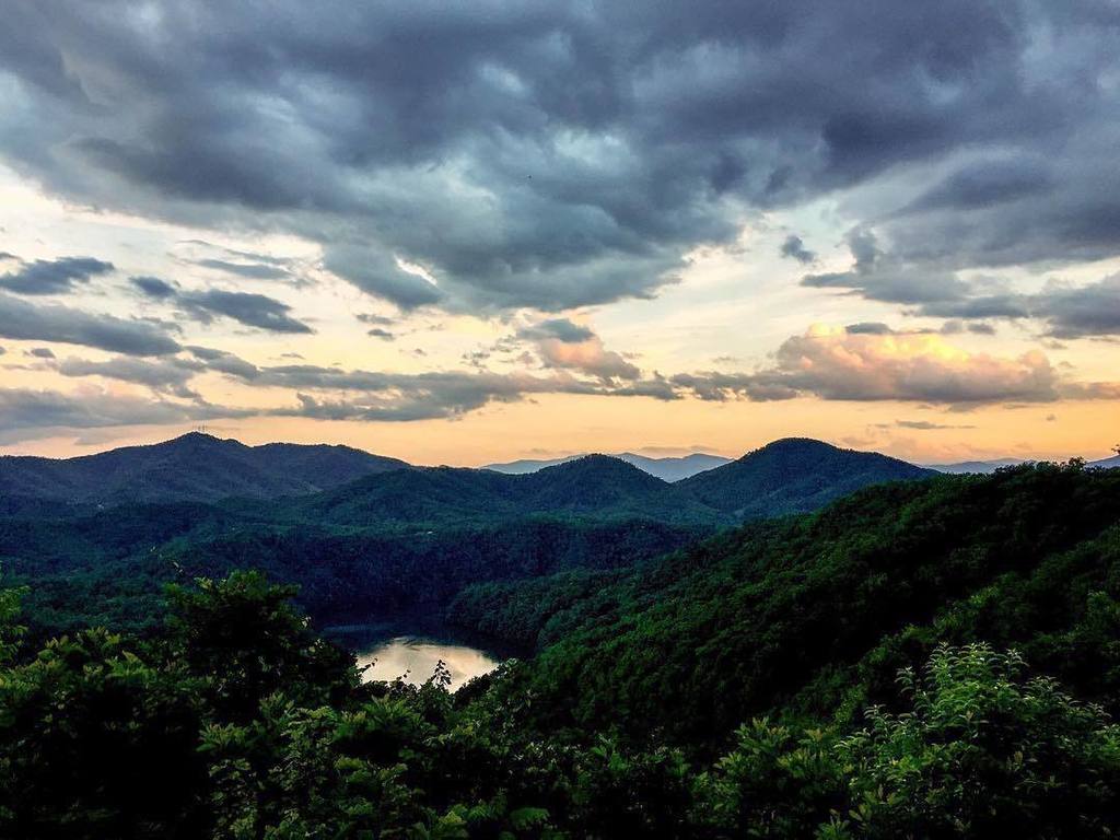VisitBrysonCity's tweet photo. Part of the #TuckasegeeRiver shines in the foreground as the sun sets in the Smokies. Seen from #LakeviewDrive aka… https://t.co/O2bIJh1c9s https://t.co/h9tVF3Sw1E