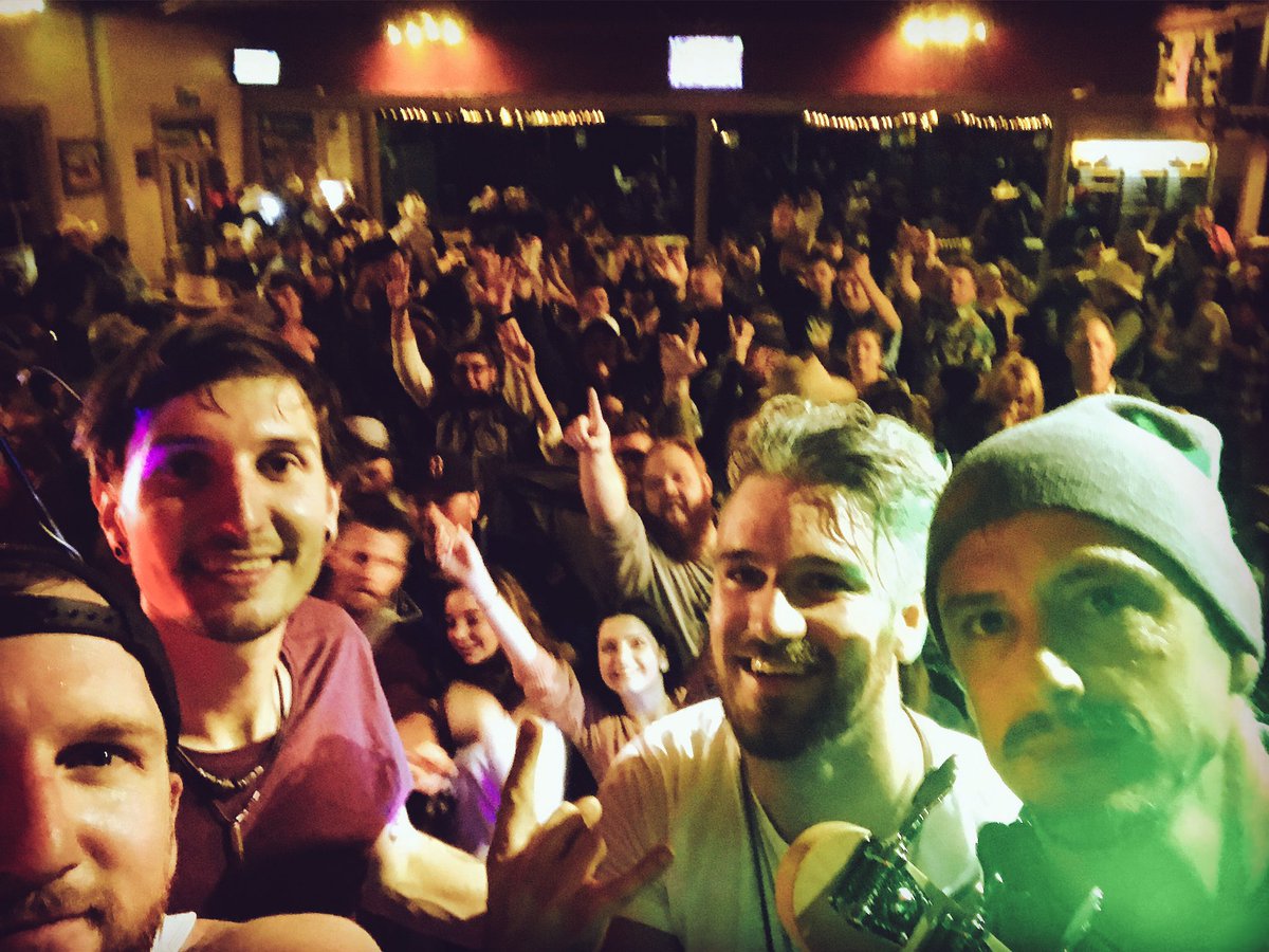 HurricaneFall1's tweet photo. Thanks for the night Tamworth. You were awesome! 🤘🏻🎼🎸🙂

#hurricanefall #tamworth #ncha #thelongyardhotel https://t.co/78I8kalJjl
