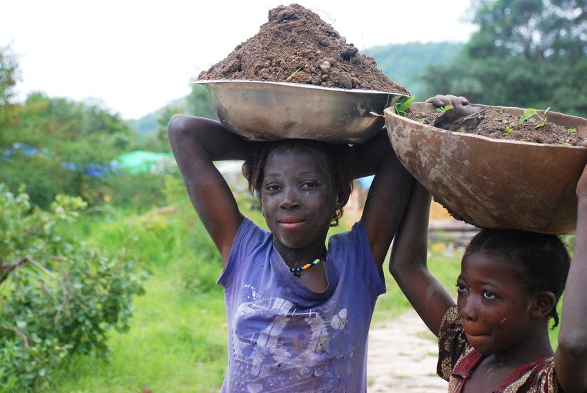 PlanGlobal's tweet photo. Today is International Day Against #ChildLabour. The @UN estimates some 168 million children remain trapped in child labour. #NoChildLabour https://t.co/VYdNDNg4Gw