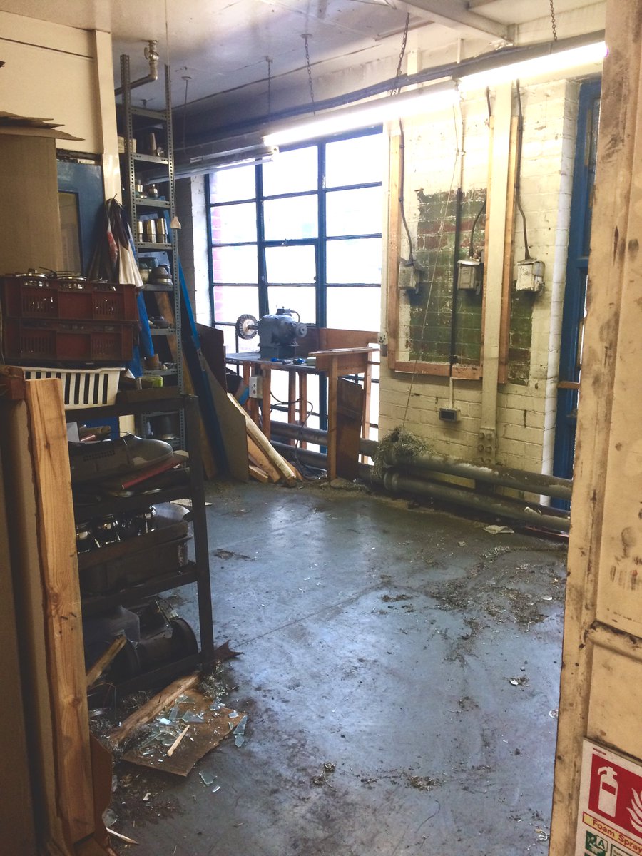 Sheaf_Studios's tweet photo. Renovating future F4 studio ! 

#studio #renovation #sheffield #sheffieldartist #sheffieldissuper #sheafstudios https://t.co/o5I3NR4cil