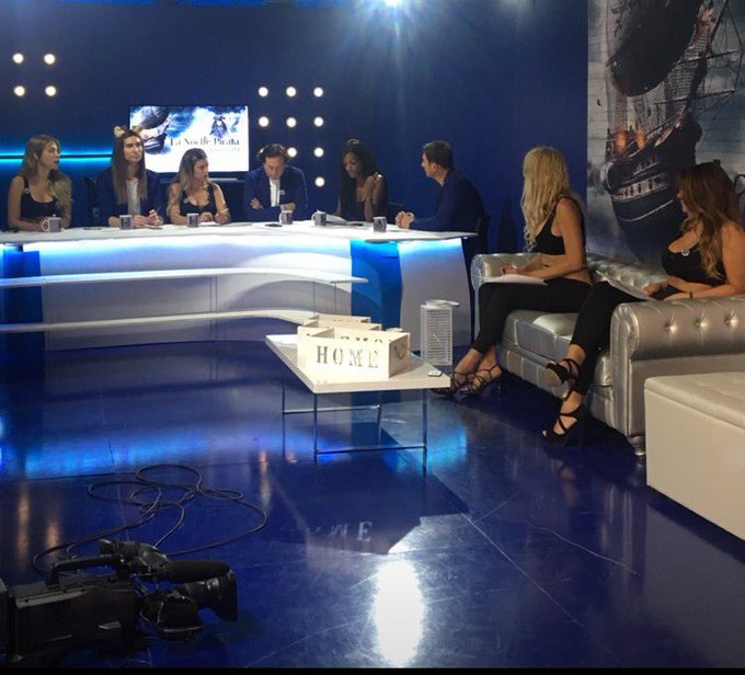 Hoy #lanochepirata Lunes 20:00h. 📺 TDT/SMARTTV LifeTv 🌍 ONLINE lifetelevision.es 📱 APP https://t.co/emVQNQ8tlZ<a href="/tag/lanochepirata"class="tags">#lanochepirata</a>