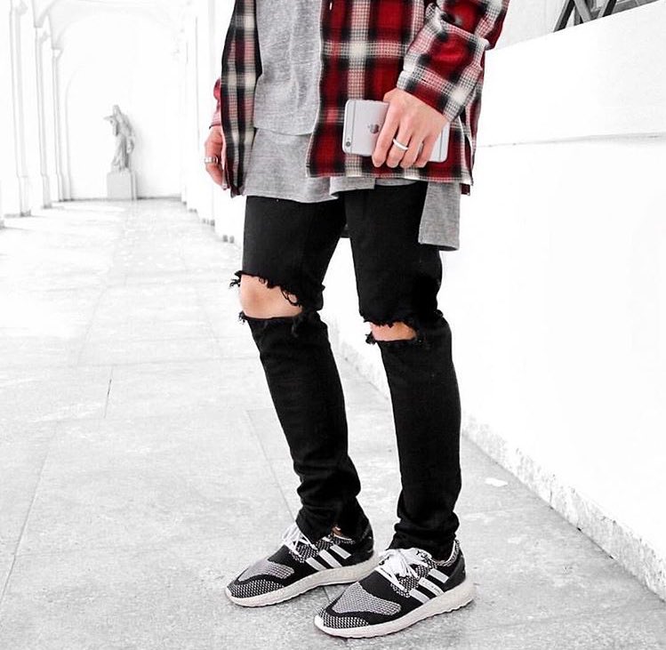 Y3 Boost

#flannelseason #streetwear #MensFashion #menswear #StreetStyle #rippedjeans #streetwearsource #fashionblogger #malemodel